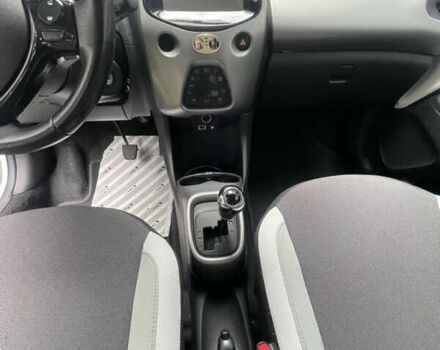 Белый Тойота Айго, объемом двигателя 1 л и пробегом 62 тыс. км за 9000 $, фото 12 на Automoto.ua