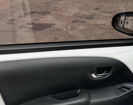 Белый Тойота Айго, объемом двигателя 1 л и пробегом 65 тыс. км за 10000 $, фото 7 на Automoto.ua