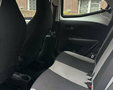 Белый Тойота Айго, объемом двигателя 1 л и пробегом 171 тыс. км за 9200 $, фото 6 на Automoto.ua