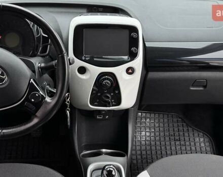 Белый Тойота Айго, объемом двигателя 1 л и пробегом 65 тыс. км за 10000 $, фото 6 на Automoto.ua