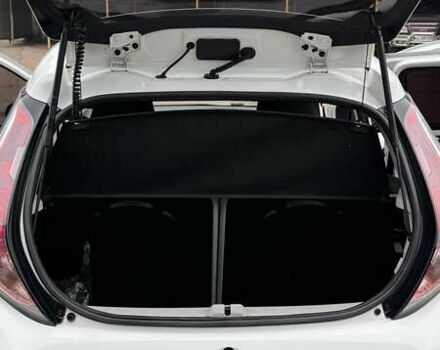 Белый Тойота Айго, объемом двигателя 1 л и пробегом 65 тыс. км за 10000 $, фото 12 на Automoto.ua