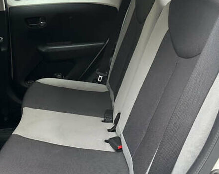 Белый Тойота Айго, объемом двигателя 1 л и пробегом 171 тыс. км за 9200 $, фото 11 на Automoto.ua