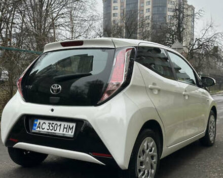 Белый Тойота Айго, объемом двигателя 1 л и пробегом 171 тыс. км за 9200 $, фото 5 на Automoto.ua