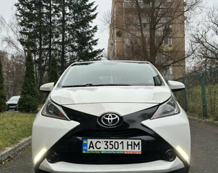 Белый Тойота Айго, объемом двигателя 1 л и пробегом 171 тыс. км за 9200 $, фото 1 на Automoto.ua