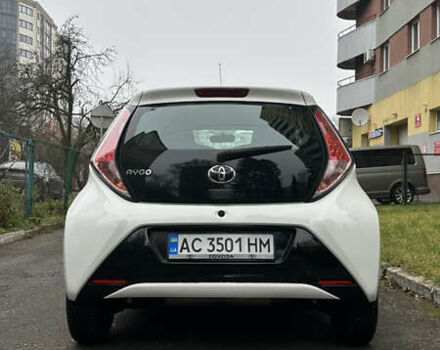 Белый Тойота Айго, объемом двигателя 1 л и пробегом 171 тыс. км за 9200 $, фото 3 на Automoto.ua