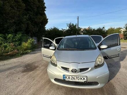 Білий Тойота Айго, об'ємом двигуна 1 л та пробігом 262 тис. км за 4500 $, фото 1 на Automoto.ua
