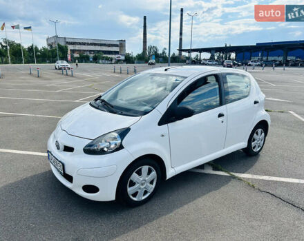 Білий Тойота Айго, об'ємом двигуна 1 л та пробігом 125 тис. км за 5400 $, фото 1 на Automoto.ua