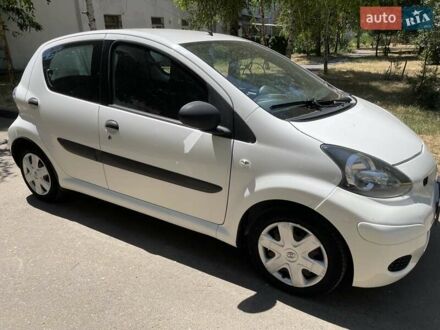 Белый Тойота Айго, объемом двигателя 0.9 л и пробегом 170 тыс. км за 4700 $, фото 1 на Automoto.ua