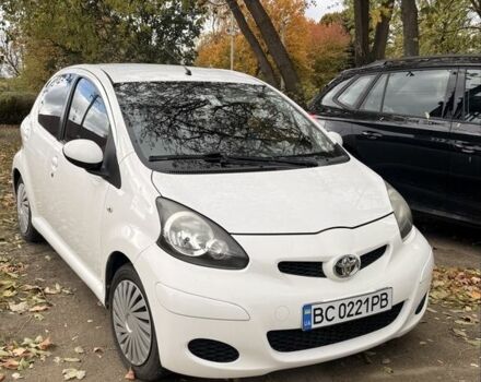 Белый Тойота Айго, объемом двигателя 1 л и пробегом 130 тыс. км за 4951 $, фото 1 на Automoto.ua