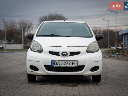 Білий Тойота Айго, об'ємом двигуна 1 л та пробігом 240 тис. км за 4000 $, фото 1 на Automoto.ua