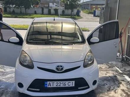 Тойота Айго 2012 в Ивано-Франковске на Automoto.ua Белый Тойота Айго, объемом двигателя 1 л и пробегом 137 тыс. км за 5000 $, фото 1 на Automoto.ua