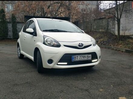 Белый Тойота Айго, объемом двигателя 1 л и пробегом 98 тыс. км за 6900 $, фото 1 на Automoto.ua