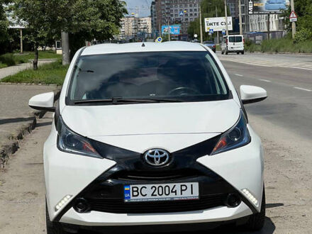 Тойота Айго 2016 в Ивано-Франковске на Automoto.ua Белый Тойота Айго, объемом двигателя 1 л и пробегом 61 тыс. км за 8999 $, фото 1 на Automoto.ua