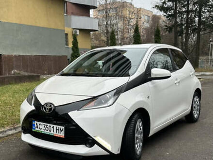 Білий Тойота Айго, об'ємом двигуна 1 л та пробігом 171 тис. км за 9200 $, фото 1 на Automoto.ua