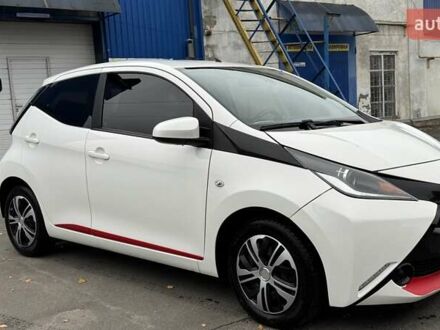 Белый Тойота Айго, объемом двигателя 1 л и пробегом 65 тыс. км за 10000 $, фото 1 на Automoto.ua