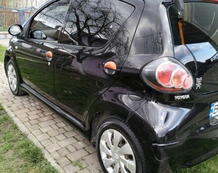 Черный Тойота Айго, объемом двигателя 1 л и пробегом 180 тыс. км за 6200 $, фото 5 на Automoto.ua