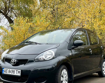 Черный Тойота Айго, объемом двигателя 1 л и пробегом 135 тыс. км за 4900 $, фото 1 на Automoto.ua
