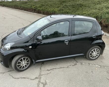 Черный Тойота Айго, объемом двигателя 1 л и пробегом 110 тыс. км за 6764 $, фото 4 на Automoto.ua