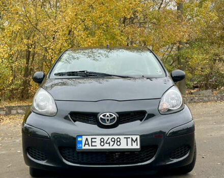 Черный Тойота Айго, объемом двигателя 1 л и пробегом 135 тыс. км за 4900 $, фото 2 на Automoto.ua