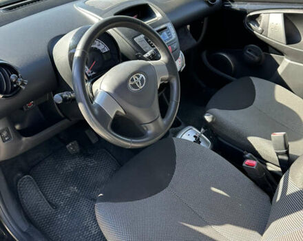 Чорний Тойота Айго, об'ємом двигуна 1 л та пробігом 160 тис. км за 6000 $, фото 5 на Automoto.ua