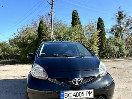 Чорний Тойота Айго, об'ємом двигуна 1 л та пробігом 185 тис. км за 3200 $, фото 1 на Automoto.ua