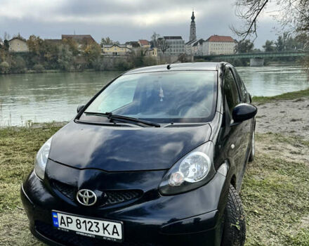 Черный Тойота Айго, объемом двигателя 1 л и пробегом 120 тыс. км за 4800 $, фото 1 на Automoto.ua