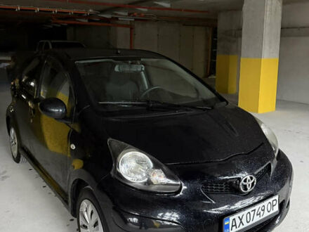 Черный Тойота Айго, объемом двигателя 1 л и пробегом 167 тыс. км за 6200 $, фото 1 на Automoto.ua