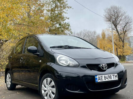 Черный Тойота Айго, объемом двигателя 1 л и пробегом 135 тыс. км за 4900 $, фото 1 на Automoto.ua