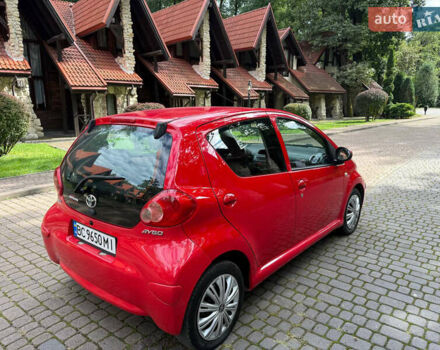Красный Тойота Айго, объемом двигателя 1 л и пробегом 130 тыс. км за 5650 $, фото 4 на Automoto.ua