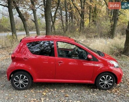Красный Тойота Айго, объемом двигателя 1 л и пробегом 60 тыс. км за 3541 $, фото 4 на Automoto.ua