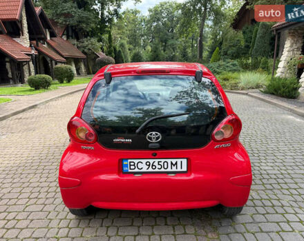 Красный Тойота Айго, объемом двигателя 1 л и пробегом 130 тыс. км за 5650 $, фото 3 на Automoto.ua