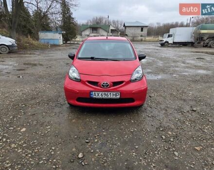 Красный Тойота Айго, объемом двигателя 1 л и пробегом 182 тыс. км за 4300 $, фото 3 на Automoto.ua