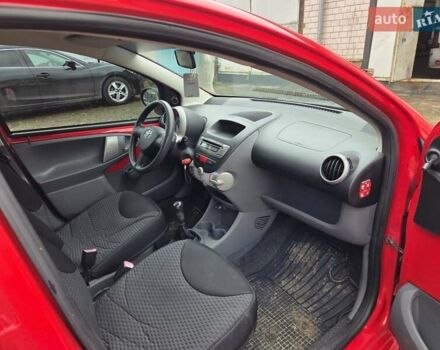 Красный Тойота Айго, объемом двигателя 1 л и пробегом 182 тыс. км за 4300 $, фото 5 на Automoto.ua