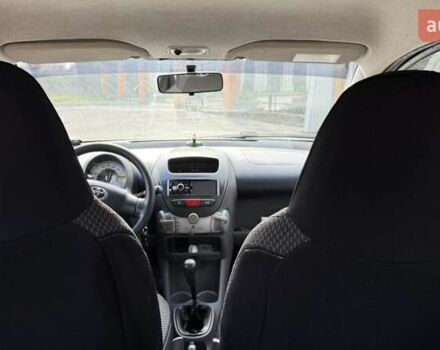 Красный Тойота Айго, объемом двигателя 1 л и пробегом 200 тыс. км за 4300 $, фото 7 на Automoto.ua