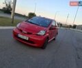 Красный Тойота Айго, объемом двигателя 1 л и пробегом 184 тыс. км за 5300 $, фото 1 на Automoto.ua