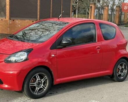 Красный Тойота Айго, объемом двигателя 1 л и пробегом 200 тыс. км за 4300 $, фото 5 на Automoto.ua