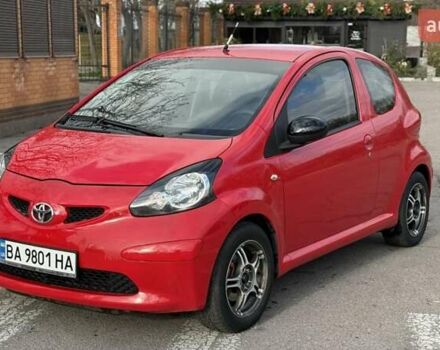 Красный Тойота Айго, объемом двигателя 1 л и пробегом 200 тыс. км за 4300 $, фото 1 на Automoto.ua