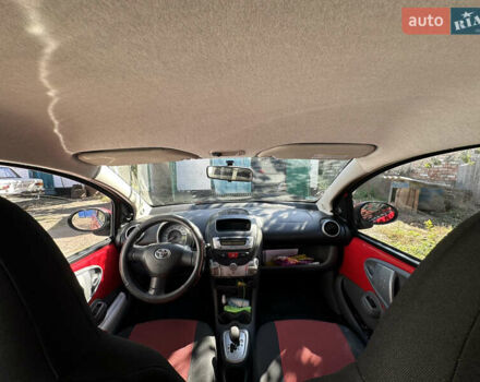 Червоний Тойота Айго, об'ємом двигуна 0.99 л та пробігом 156 тис. км за 5600 $, фото 6 на Automoto.ua