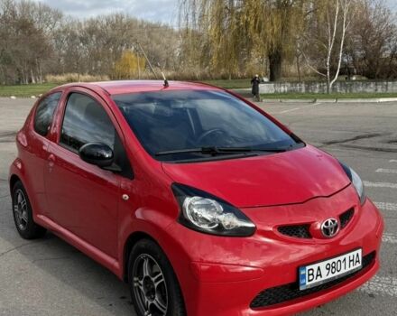 Красный Тойота Айго, объемом двигателя 1 л и пробегом 207 тыс. км за 4300 $, фото 2 на Automoto.ua