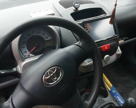 Красный Тойота Айго, объемом двигателя 1 л и пробегом 150 тыс. км за 4600 $, фото 6 на Automoto.ua