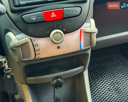 Красный Тойота Айго, объемом двигателя 1 л и пробегом 152 тыс. км за 3777 $, фото 16 на Automoto.ua