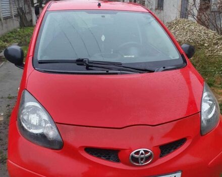 Красный Тойота Айго, объемом двигателя 1 л и пробегом 150 тыс. км за 4600 $, фото 5 на Automoto.ua