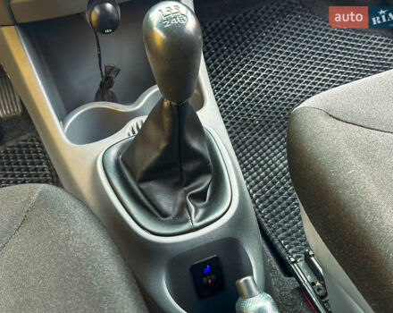 Красный Тойота Айго, объемом двигателя 1 л и пробегом 152 тыс. км за 3777 $, фото 17 на Automoto.ua