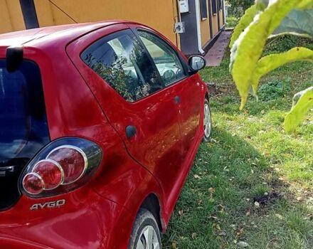 Червоний Тойота Айго, об'ємом двигуна 1 л та пробігом 130 тис. км за 4800 $, фото 3 на Automoto.ua