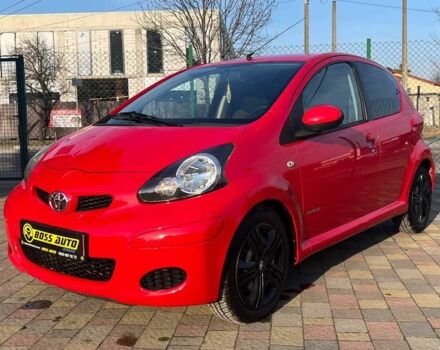 Красный Тойота Айго, объемом двигателя 1 л и пробегом 145 тыс. км за 4600 $, фото 2 на Automoto.ua
