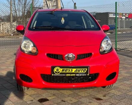 Красный Тойота Айго, объемом двигателя 1 л и пробегом 145 тыс. км за 4600 $, фото 1 на Automoto.ua