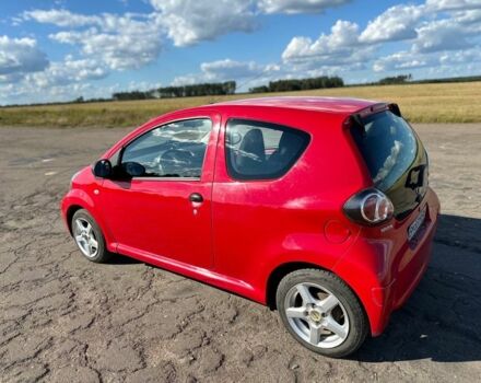 Червоний Тойота Айго, об'ємом двигуна 1 л та пробігом 82 тис. км за 4200 $, фото 1 на Automoto.ua