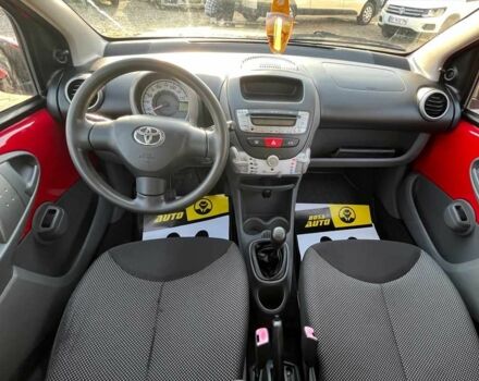 Красный Тойота Айго, объемом двигателя 1 л и пробегом 145 тыс. км за 4600 $, фото 16 на Automoto.ua