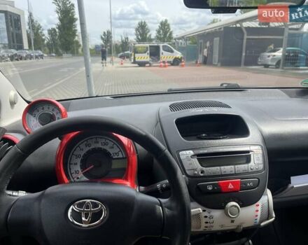 Червоний Тойота Айго, об'ємом двигуна 1 л та пробігом 213 тис. км за 4700 $, фото 4 на Automoto.ua