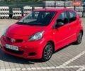 Красный Тойота Айго, объемом двигателя 1 л и пробегом 102 тыс. км за 5200 $, фото 1 на Automoto.ua